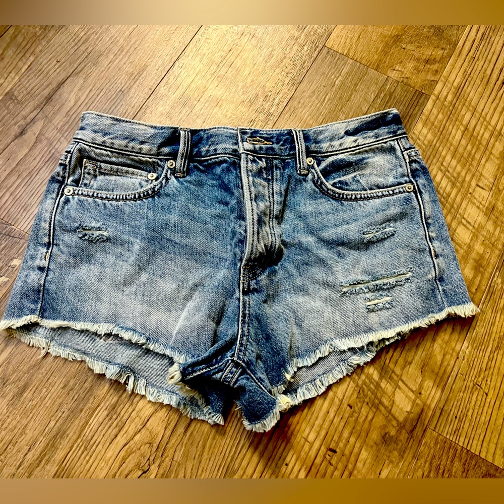 We The Free Distressed Denim Shorts Size 26